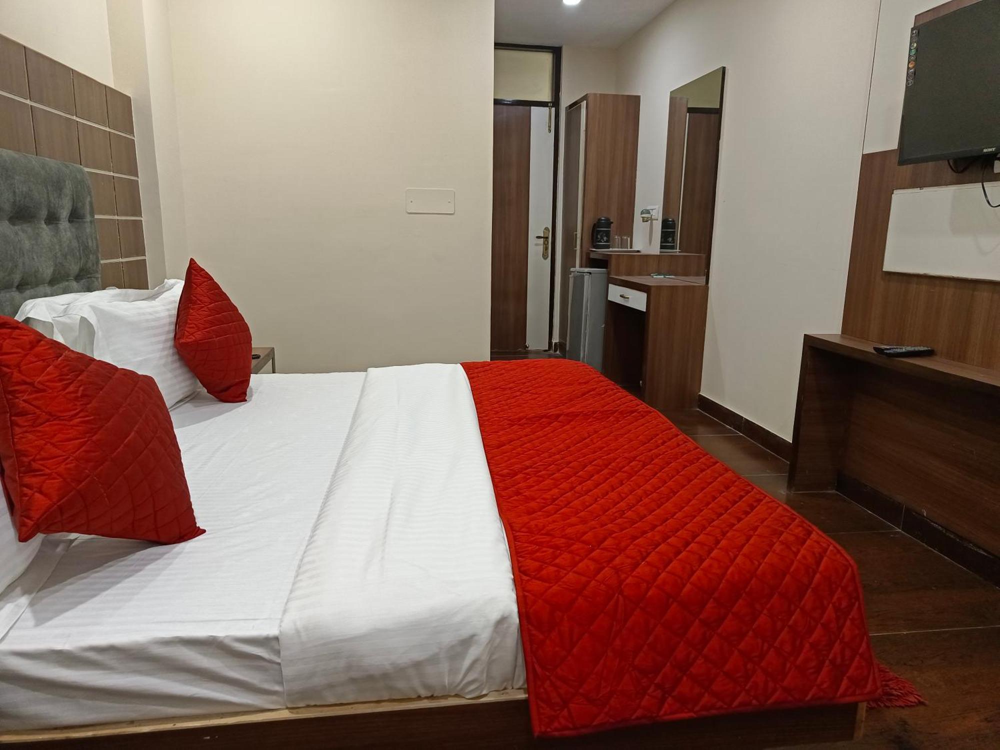 Hotel Batra Home Nizamuddin Neu-Delhi Zimmer foto